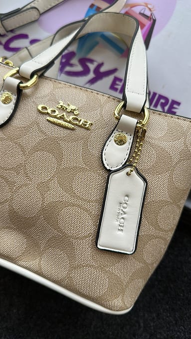 EF532C19-95A6-4D19-A59F-C522ABA73B75